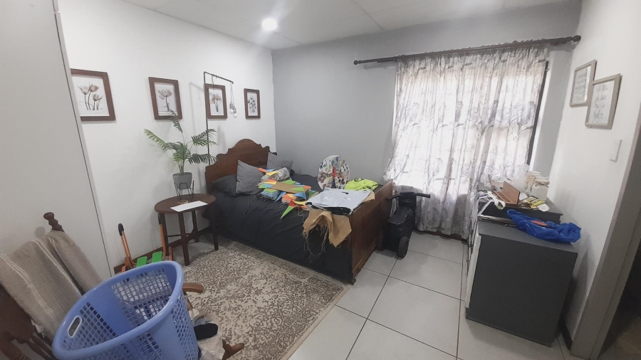6 Bedroom Property for Sale in Kameeldrift-Wes North West